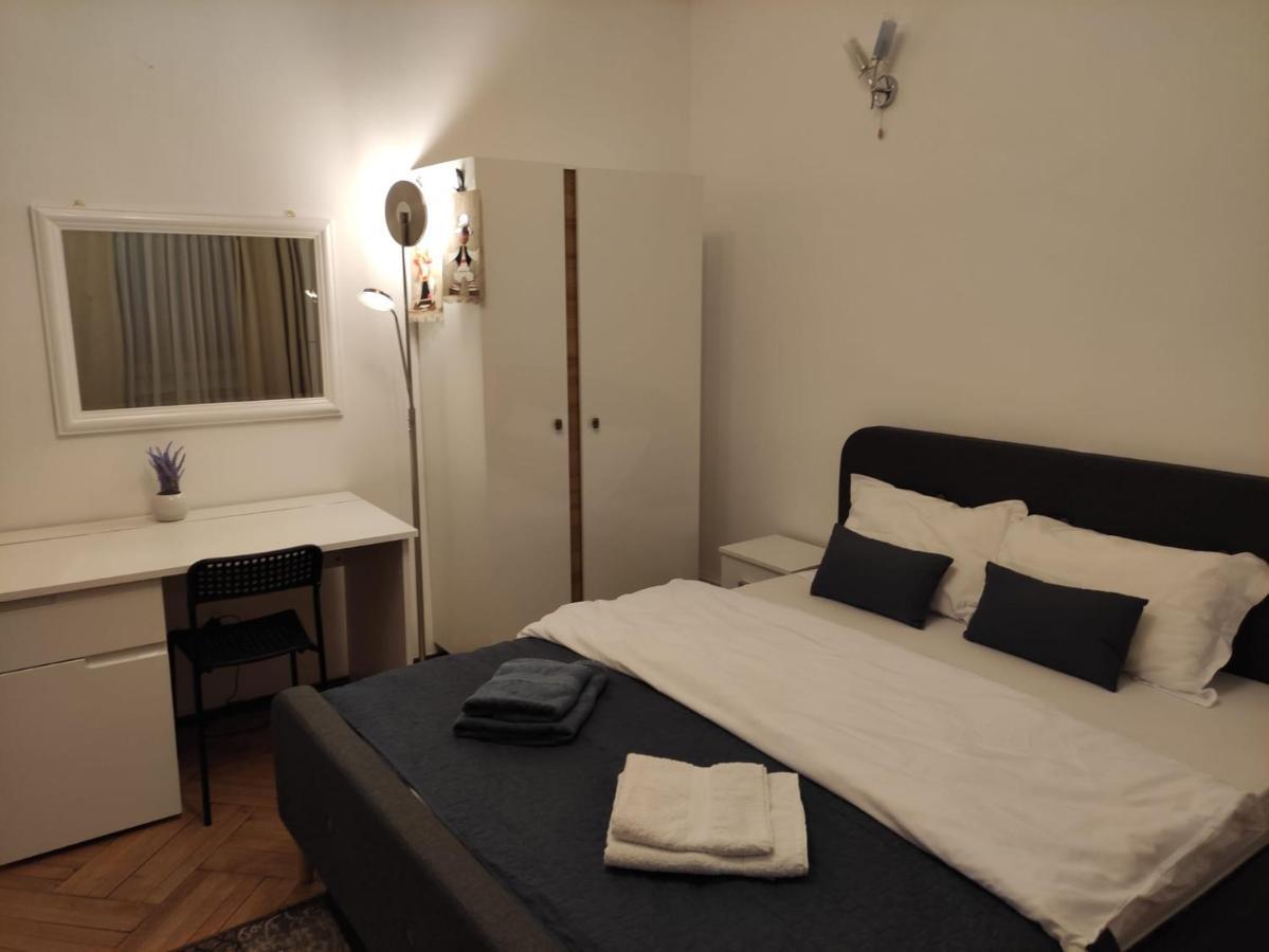 Royal Studio In Old Town Boekarest Buitenkant foto