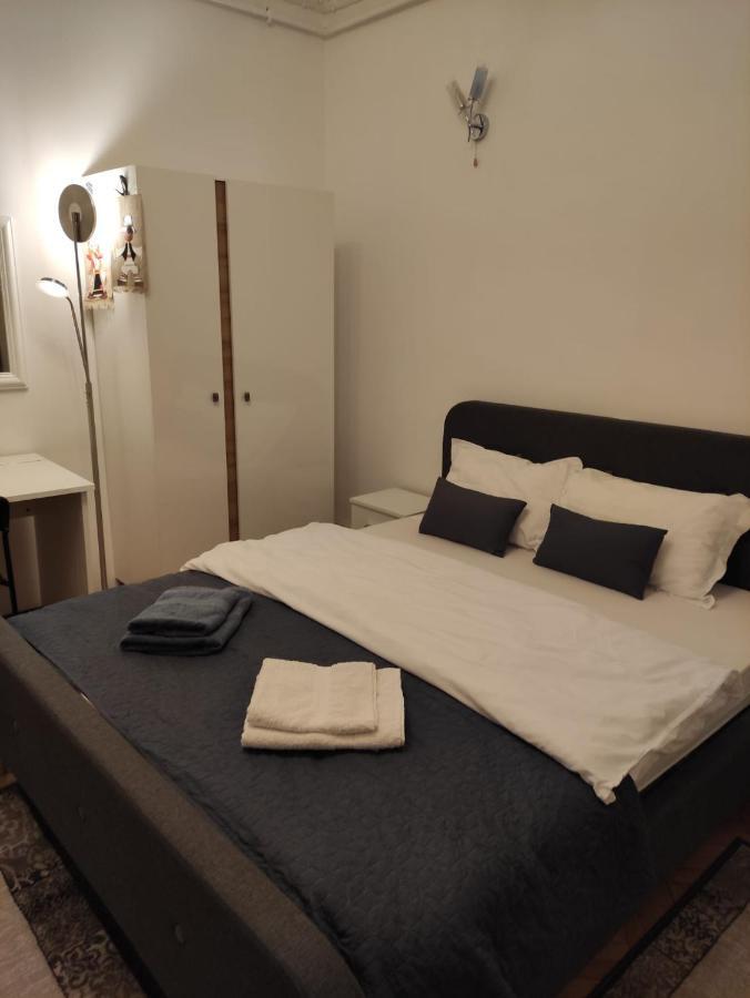 Royal Studio In Old Town Boekarest Buitenkant foto