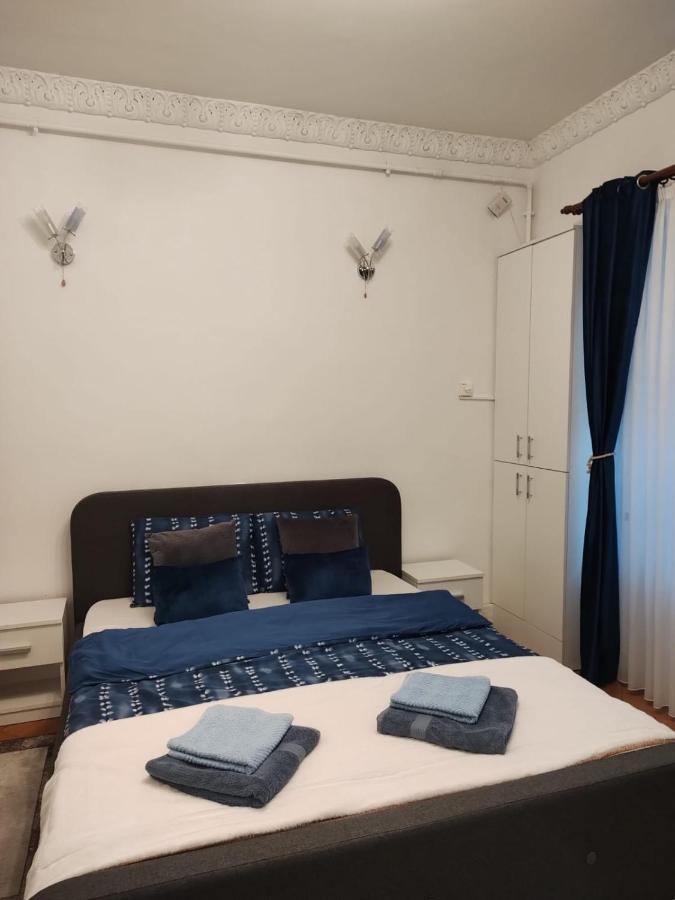 Royal Studio In Old Town Boekarest Buitenkant foto